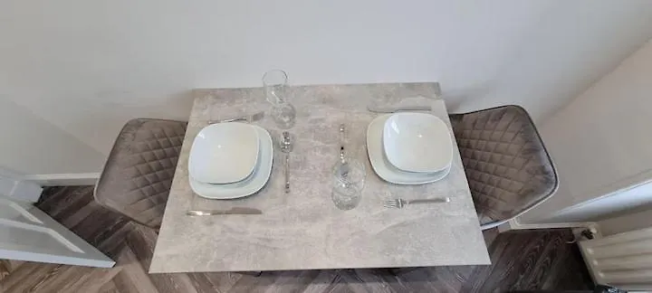 Castle Terrace 1 Bed Apartment Looking Onto Edinburgh Castle - Sleeps Upto 4