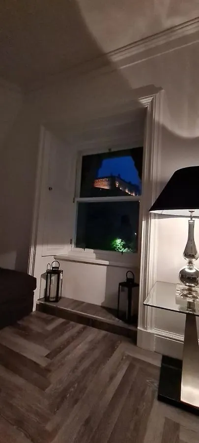 Castle Terrace 1 Bed Apartment Looking Onto Edinburgh Castle - Sleeps Upto 4 0*,  Verenigd Koninkrijk