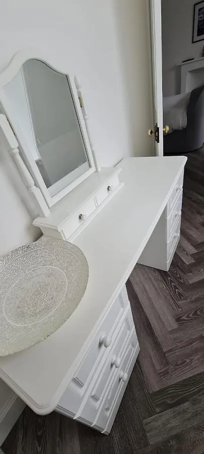Castle Terrace 1 Bed Apartment Looking Onto Edinburgh Castle - Sleeps Upto 4